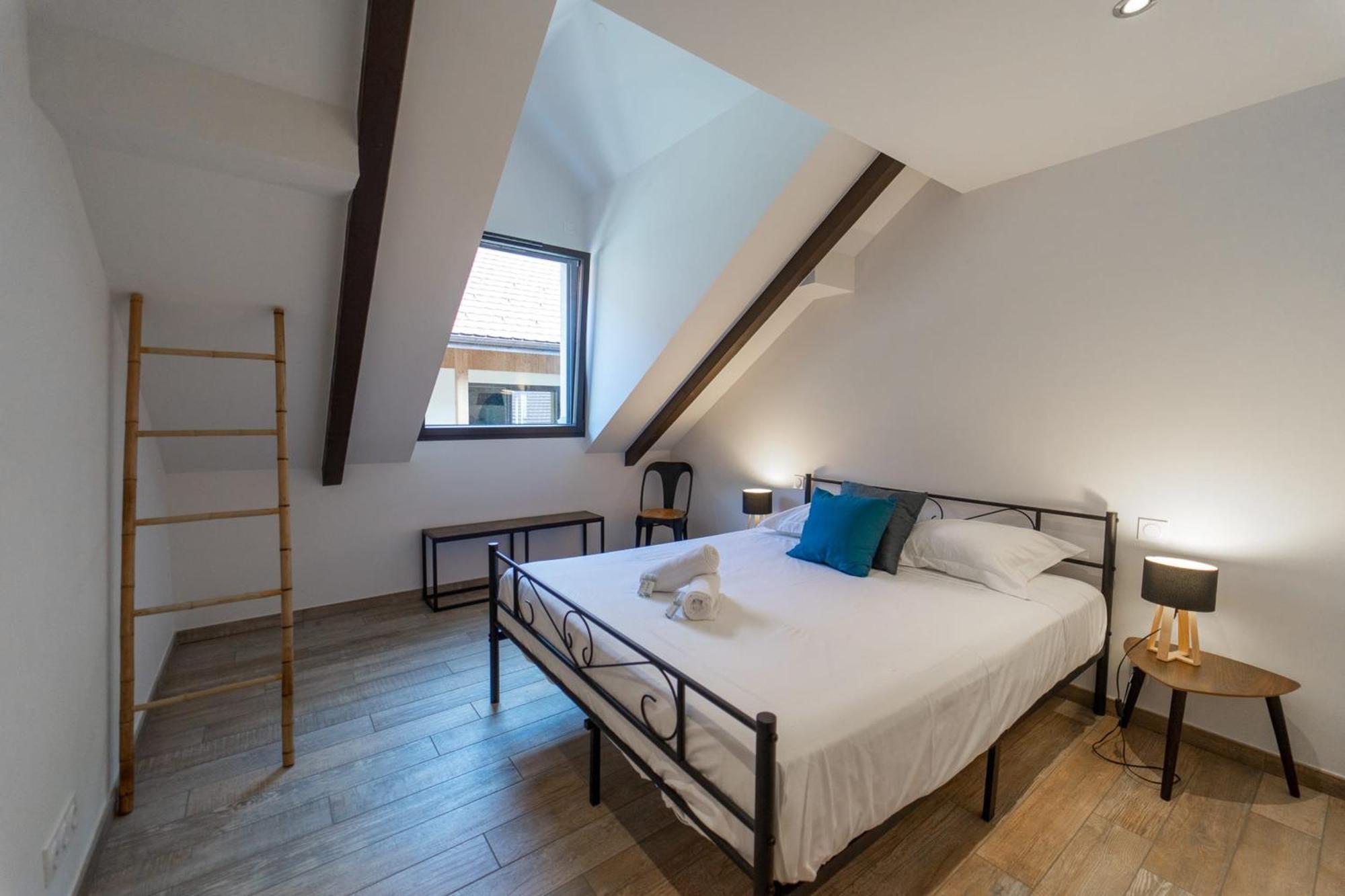 Apartment Le Roc Du Cygne 4 Personnes A Deux Pas Du Duingt